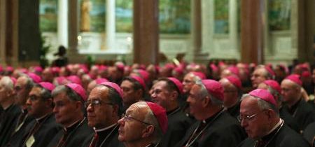 Biskupi zneužili dôveru veriacich katolíkov. Teraz znášajú následky