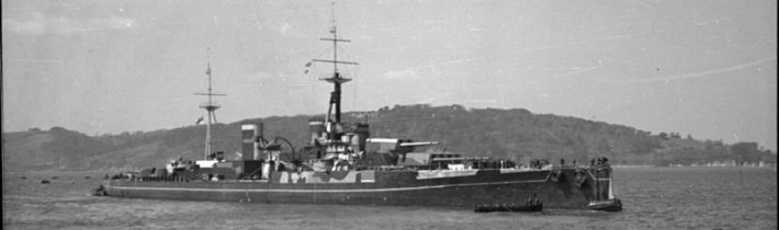 Z válečné legendy na dno moře: Jak HMS Centurion skončil jako vlnolam v Normandi