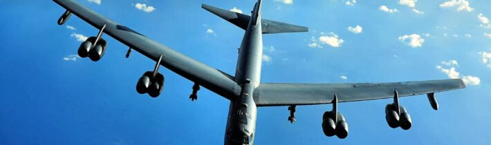 Americké jadrové bombardéry letia smerom k Iránu. Zastaví Trumpa niekto z jeho armády?