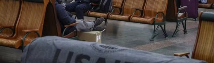 Le Monde: Kyjev je v panike potom, ako USA pozastavili medzinárodnú pomoc