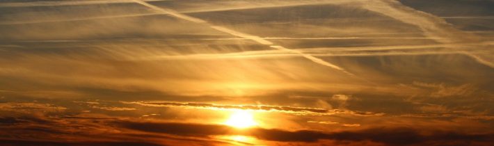 Trump nařídil FBI vyšetřování elit za „bombardování Ameriky toxickými chemtrails“