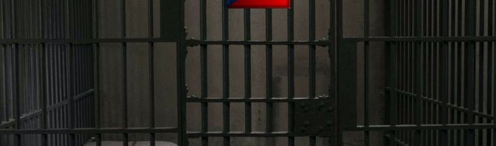 Vláda chce zákon, který umožní soudcům na jeden rok zavřít bez soudu úplně kohokoliv. ~ NESPOKOJENÝ