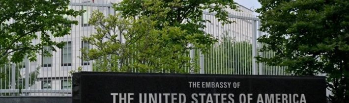 Trumpove mierové snahy na Ukrajine mali začať vyčistením veľvyslanectva v Kyjeve