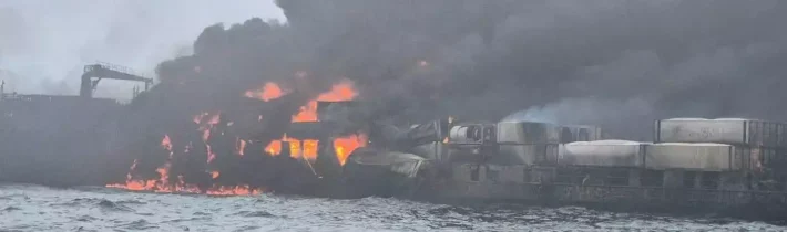 Video: V Severnom mori horí tanker prevážajúci letecké palivo pre americkú armádu