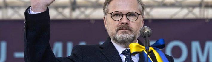 Fiala sice chce vést válku s Ruskem, ale obrátil zbraň proti sobě