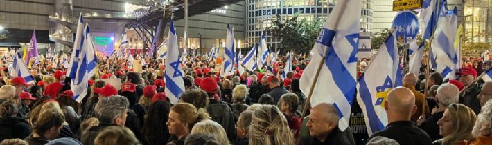 Tisíce Izraelčanov opäť protestovali a žiadali prepustenie zostávajúcich rukoje…