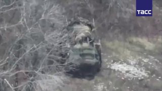 Ruské ozbrojené sily použili kamikadze dron „Lancet“ na zničenie obrneného trans…