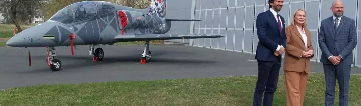 Aero predstavilo nové lietadlá L-39 Skyfox ministrom obrany Českej a Slovenskej republiky