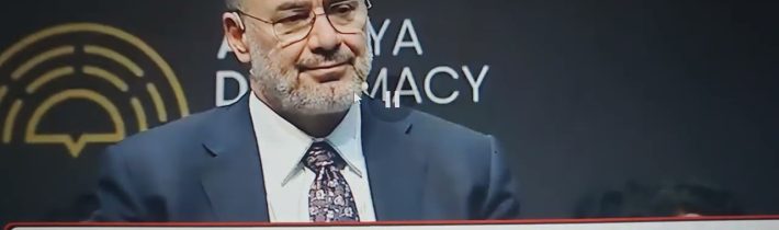 „CIA a USA…“: profesor Jeffrey Sachs ODKRÝVÁ izraelsko-americké spiknutí proti Íránu a…