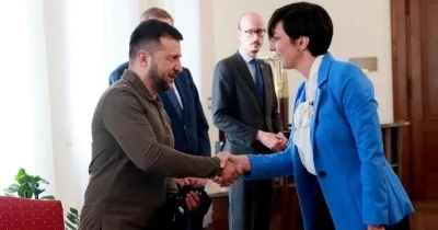 Může vykonávat těžce nemocná Pekarová Adamová náročnou funkci? Proč ji nepředá zdravému poslanci?
