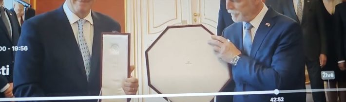 Belgický král Filip, kterého tady téměř nikdo nezná, si přijel pro nejvyšší české vyznamenání.