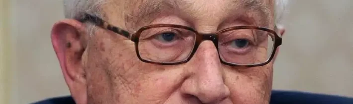 Henry Kissinger: „Ak nepočujete vojnové bubny, musíte byť hluchý“