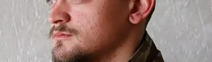 Briti smútia za „dobrým“ chlapcom, ktorý išiel zabíjať Rusov