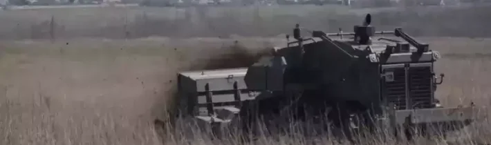 Ruský ženijný robot operuje laserom, z MT-10 sa zrejme stal Stalker, zapálenie Nakpumy