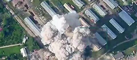 DALŠÍ MASAKR! PŘES 100 MRTVÝCH V SUMSKÉ OBLASTI PO ÚTOKU NA UKRAJINSKÉ VÝCVIKOVÉ STŘEDISKO! – AKTUÁLNÍ ZPRÁVY Z FRONTŮ 24.6.2025