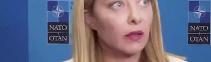 Jsou tu nějací odborníci? Je Donna Meloni tak rozcuchaná, protože se nevyspala,