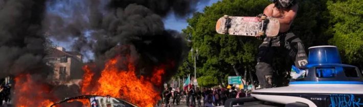 Los Angeles zachvátily nepokoje proti Trumpovým raziím na nelegální migranty ve městě