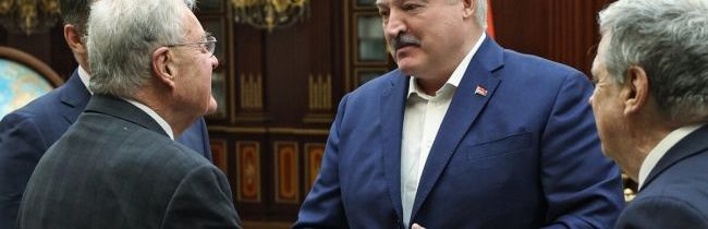 Zvláštny vyslanec prezidenta USA oficiálne uznal Lukašenka za lídra Bieloruska