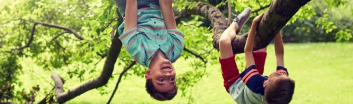 Aby sme deti ochránili, musíme im dovoliť hrať sa spôsobmi, ktoré sa považujú za „nebezpečné“