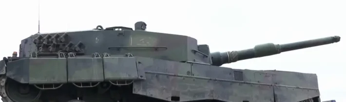 Rovnako ako Chamberlain s Hitlerom pred vojnou, aj dnes Británia a Nemecko pripravujú zmluvu o vzájomnej obrane