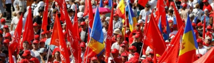 Desítky tisíc lidí protestují proti proevropské vládě Maii Sanduové  – INFOKURÝR