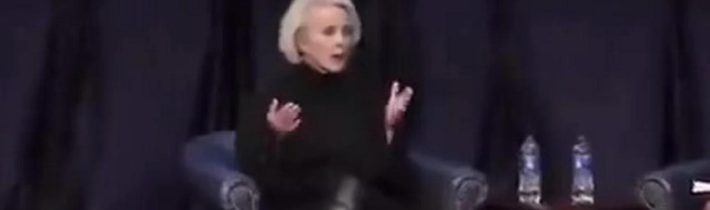 💥„VŠICHNI JSME TO VĚDĚLI“: Cindy McCain přiznává, že elity kryly EpsteinaBývalá velvyslankyně