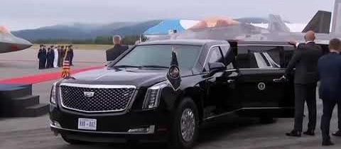 Putin a Trump po krátkom fotení nasadli do Trumpovho auta. Medzi lídrami panuje úplná dôvera.