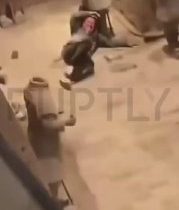 Psychicky narušený muž poškodil dve sochy Terakotovej armády v čínskom meste Si…