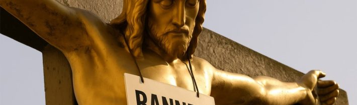 Trojí kleště: Zákony trestají biblickou pravdu, algoritmy mažou křesťanský obsah, banky zavírají účty charitám. Sevření sílí. Víra je nadále vytlačována z veřejného prostoru. Mlčení už není volbou