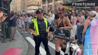 HODNOTY EÚ !!!!Počas gay sprievodu homosexuál s rohmi a nápisom „Mária Magdalén…