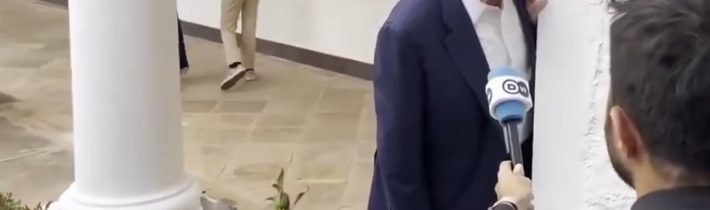 Trumpa pre jeho výkyvy začínajú prirovnávať k „ospalému Joe“ Bidenovi