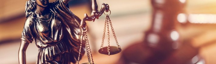 Globální převrat rukama soudů – Konzervativní noviny