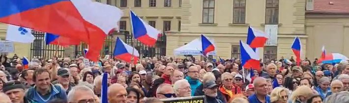 Vzkaz z Hradčanského náměstí: Pane prezidente, respektujte vůli voličů, a ne lobbistů