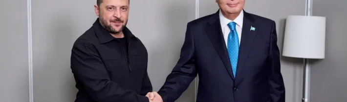 Včera sa Zelenskyj objímal s Tokajevom, dnes ukrajinská armáda zaútočila na kazašskú ropu