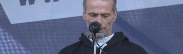 Musíme stíhat a postavit mimo zákon všechny, kdo šíří ruskou propagandu.  Patříme na západ. Martin Mejstřík 😎☝✔ aneb — pohrbivana svoboda projevu,totaltni euronacismus na vzestupu,za potlesku a jaso