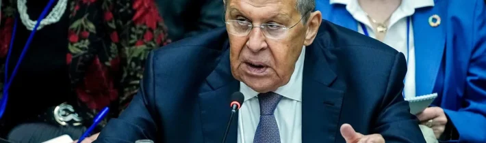 Lavrov obvinil NATO a EÚ z vyhlásenia „skutočnej vojny“ Rusku