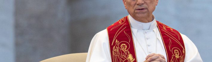 Vychádza kniha rozhovorov s pápežom Levom XIV., ktorá však „vzbudzuje viac otázok ako odpovedí“ –