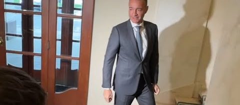 Drucker prichádza na rokovanie vlády