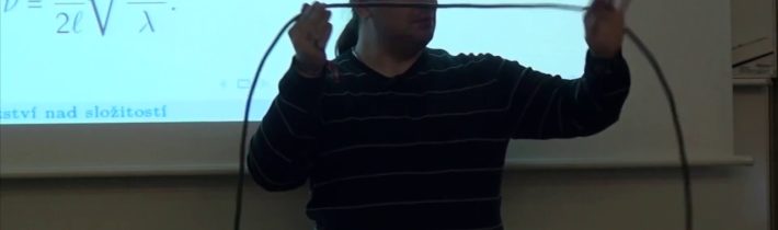 Václav Bára – Vítězství nad složitostí aneb úrovně fyzikálního popisu (Pátečníci 18.11.2016)