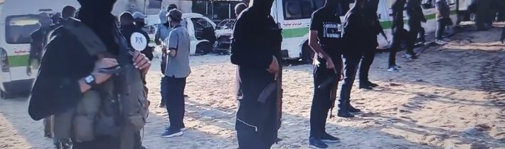 Aktuálně: propuštění rukojmí z pásma Gazy: bojovníci brigád Al-Kassam se scházejí napříč Gazou…