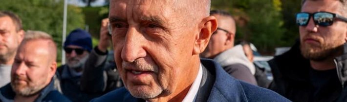 Babiš k opozici na mimořádné schůzi: Umíte jenom udávat a škodit!