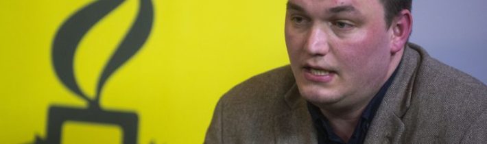 Amnesty International Slovensko považuje utajovanie obchodu so zbraňami zo stra…