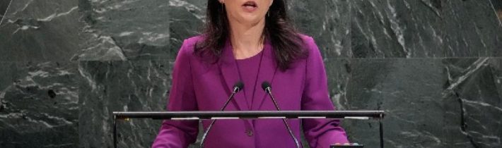 Spôsob, akým sa Baerbock prezentuje vo funkcii predsedníčky Valného zhromaždeni…