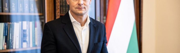 Viktor Orbán prohlásil, že Ukrajina v EU nebude, protože Maďaři si to odhlasovali v referendu! Namísto toho je nabízeno Ukrajině strategické partnerství. Schůzka špiček zemí EU v Kodani odhalila, že nový 7-letý rozpočet Evropské unie je více vyčleněný na pomoc Ukrajině než na pomoc 27 zemím unie! Podle všeho jde o plán na Evropskou armádu pod ukrajinským velením!