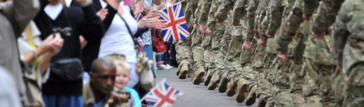 Bývalí britskí vojaci sa zaoberajú možnosťou vojenského prevratu v Británii –