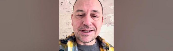 NAPUDROVANÝ PÚCHOVSKÝ ROZDÁVA RANY A NEVIE UNIESŤ PRAVDU