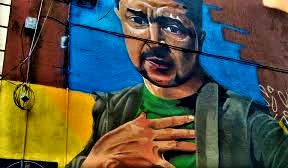 Zelenskyj pochopil, že už nemůže vyhrát volby, a tak dovolil svým spojencům krást zahraniční finance.