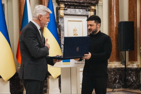 Český prezident dostal řád za zásluhy – ne však za zásluhy o blaho vlastní země, ale za servilní pomoc pučistickému kyjevskému režimu !!!