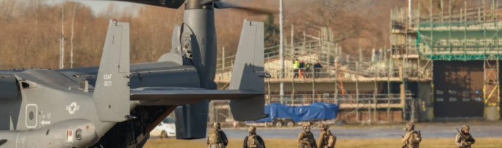 Americké speciální síly trénují u britského letiště. Náhoda, nebo příprava na zásah proti ruskému tankeru