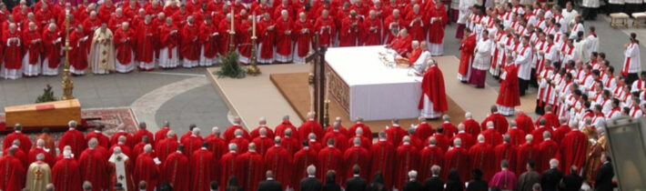 Väčšina kardinálov po prvýkrát v histórii nemôže voliť pápeža – sú na to príliš starí. Spôsobili to pokoncilové inovácie Pavla VI.